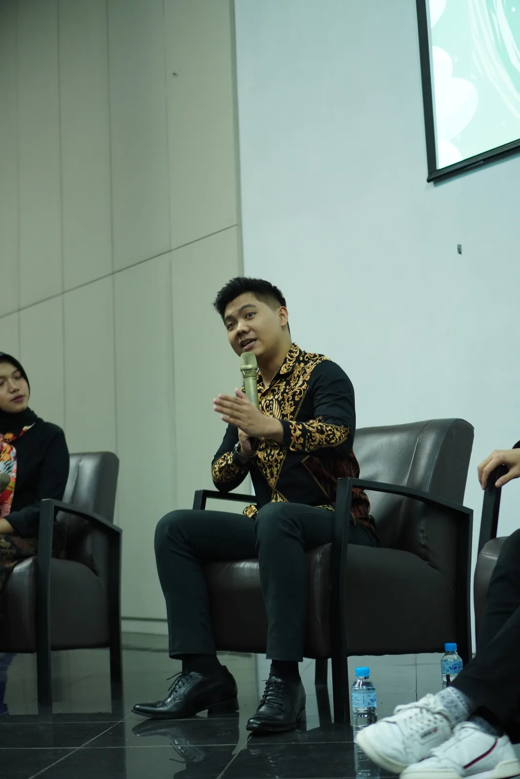 Billy Abraham di panggung — Corporate Training